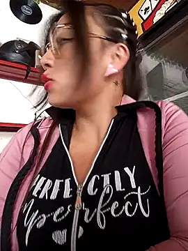 Snapshot of LIZ-06_ chatting on September 2025 04:51:02 PM LIZ-06 online show from September 2025 04:51:02 PM