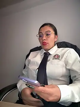 Snapshot of LIZ-06_ chatting on October 2025 01:50:01 PM LIZ-06 online show from October 2025 01:50:01 PM