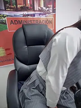 Snapshot of LIZ-06_ chatting on November 2025 04:32:02 PM LIZ-06 online show from November 2025 04:32:02 PM