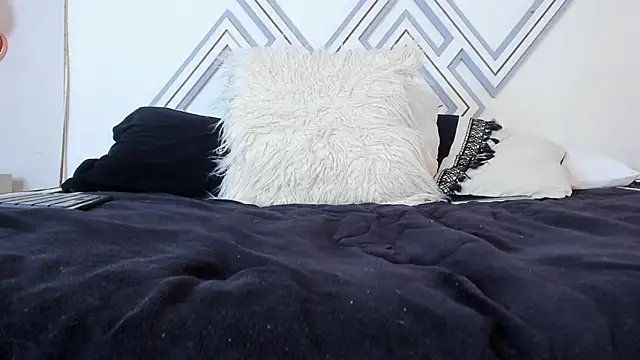 Radiant Naomi online show from March 2025 05:56:01 PM