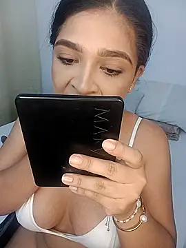 Snapshot of AdeleGray chatting on November 2025 09:41:01 AM AdeleGray online show from November 2025 09:41:01 AM