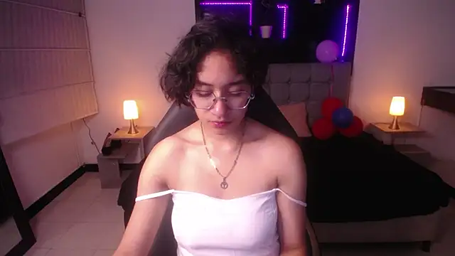 Lili Gomez  online show from March 2025 01:16:02 PM