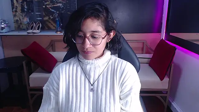 Lili Gomez  online show from September 2025 02:05:02 PM