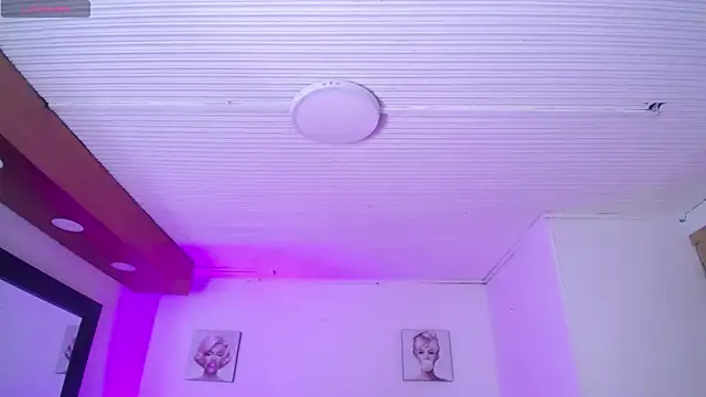 Lili Gomez  online show from November 2025 03:12:02 PM