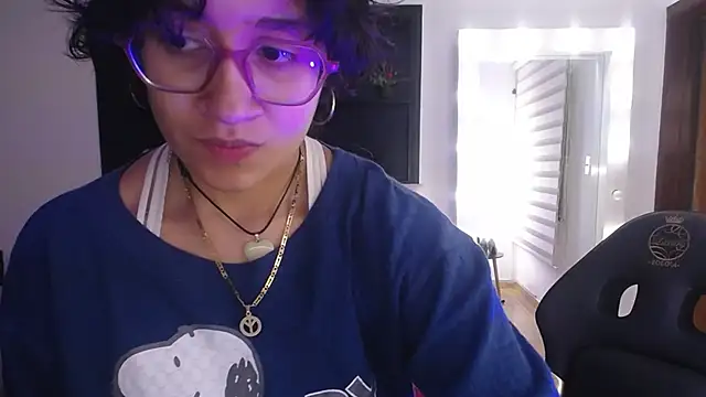 Lili Gomez  online show from November 2025 12:42:01 PM