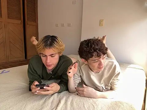 Snapshot of mapleg chatting on September 2025 03:57:01 PM mapleg online show from September 2025 03:57:01 PM