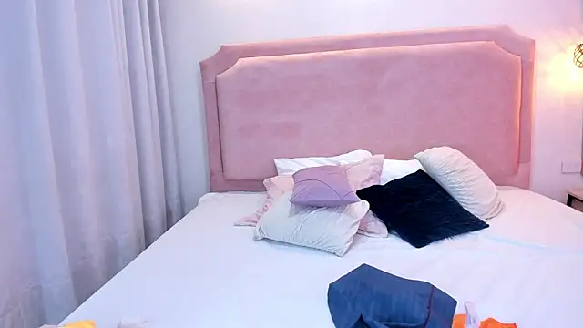 sophiawhite   online show from March 2025 07:38:01 PM