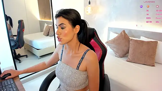 stephanya  online show from October 2025 07:23:01 PM