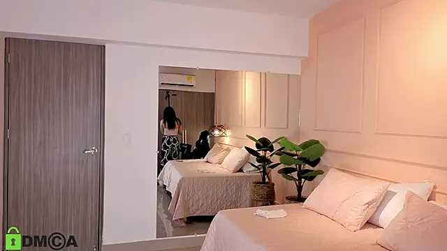 SHARONN     online show from September 2025 04:12:01 AM