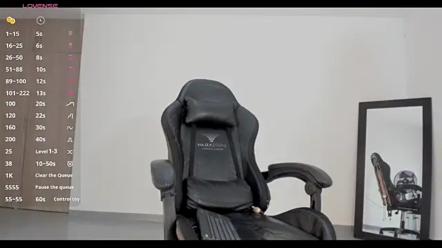 aggy castel online show from December 2024 05:04:01 PM