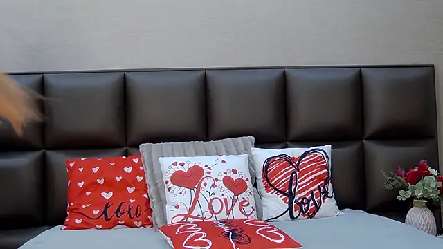 Snapshot of FoxyJoy chatting on February 2026 09:11:01 PM FoxyJoy online show from February 2026 09:11:01 PM