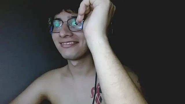 Snapshot of Charley_quin chatting on September 2025 02:37:02 AM Charley quin online show from September 2025 02:37:02 AM