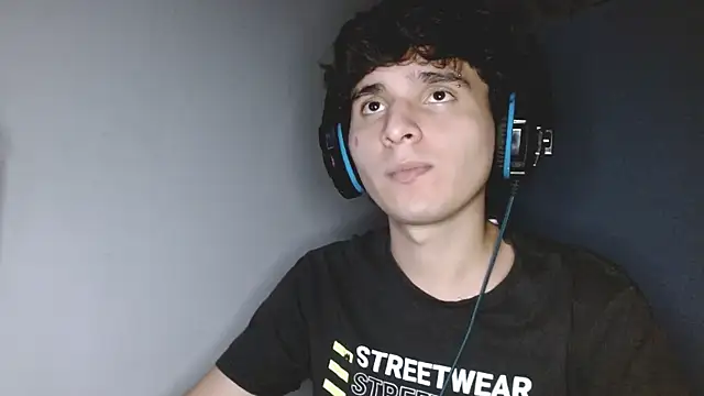 Snapshot of Charley_quin chatting on September 2025 02:38:02 AM Charley quin online show from September 2025 02:38:02 AM