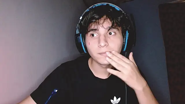 Snapshot of Charley_quin chatting on October 2025 04:37:02 AM Charley quin online show from October 2025 04:37:02 AM