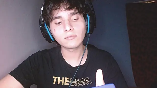 Snapshot of Charley_quin chatting on October 2025 03:29:02 AM Charley quin online show from October 2025 03:29:02 AM