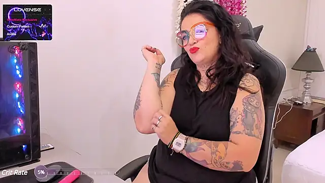 poisson ivy online show from February 2025 01:01:01 PM