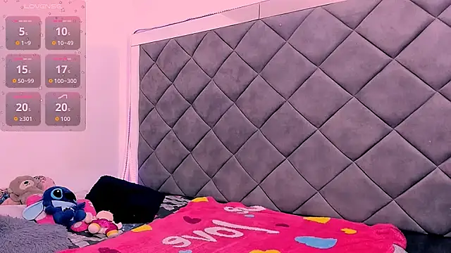 Nellyhills online show from November 2025 12:49:02 PM