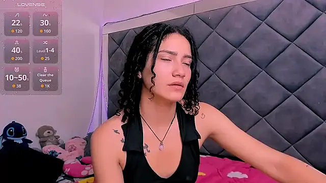 Nellyhills online show from November 2025 01:54:02 PM