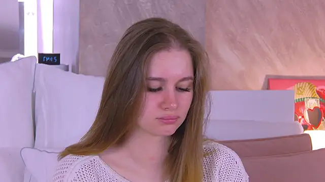 EllieHayes online show from March 2025 06:47:01 PM