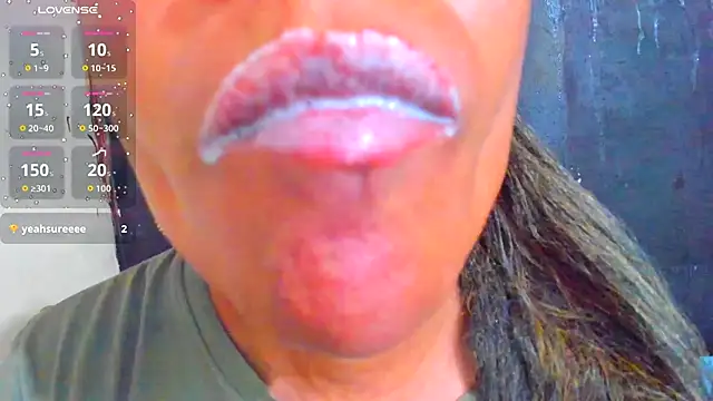 KamariaFyre online show from November 2025 04:11:01 AM