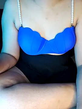 Olivia3 online show from November 2025 08:43:02 PM