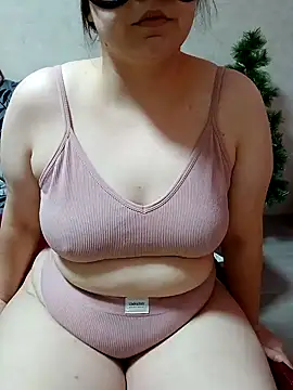 Snapshot of Miranda_Nancy chatting on January 2025 02:41:01 PM Miranda Nancy online show from January 2025 02:41:01 PM