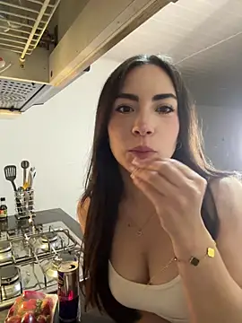 Melody 04 online show from December 2025 01:11:02 AM