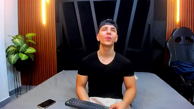 Flynn Riider online show from January 2025 08:13:02 PM