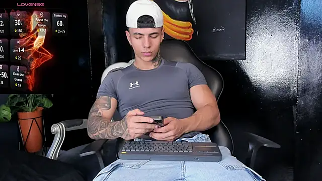 Flynn Riider online show from November 2025 05:23:01 PM