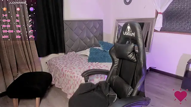 Snapshot of Aurora_Hotson chatting on January 2025 01:11:01 AM Aurora Hotson online show from January 2025 01:11:01 AM