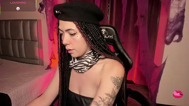 Snapshot of Aurora_Hotson chatting on October 2025 01:03:02 AM Aurora Hotson online show from October 2025 01:03:02 AM