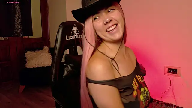 Snapshot of Aurora_Hotson chatting on November 2025 01:15:01 AM Aurora Hotson online show from November 2025 01:15:01 AM