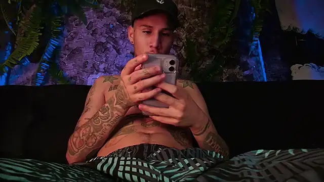 Junihn0 online show from December 2024 06:48:01 PM