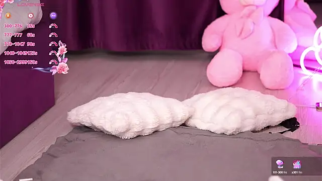 GoldenAmber online show from March 2025 11:01:02 PM