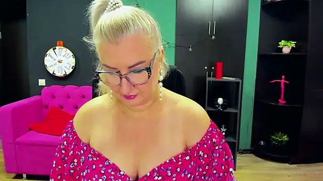 ChristyBrooks online show from October 2025 09:12:01 AM