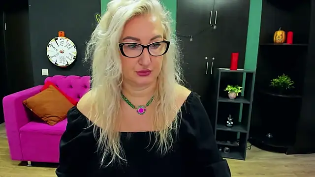 ChristyBrooks online show from November 2025 07:18:02 AM