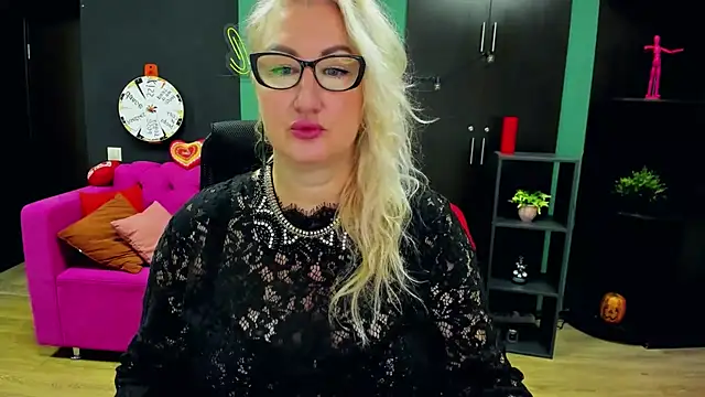 ChristyBrooks online show from November 2025 06:13:01 AM