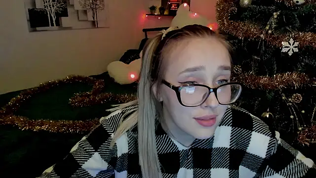 LinaTruly online show from December 2024 11:06:02 PM