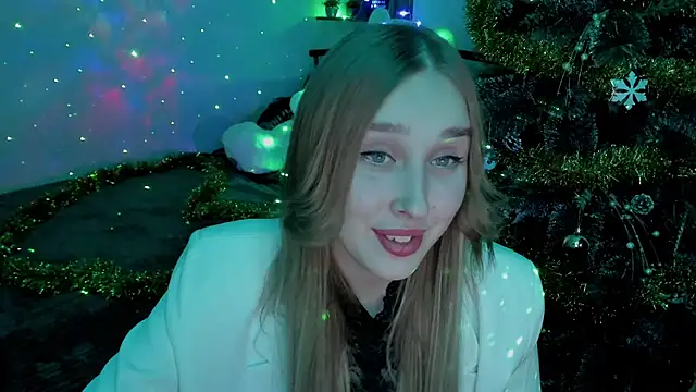 LinaTruly online show from December 2024 08:04:02 PM