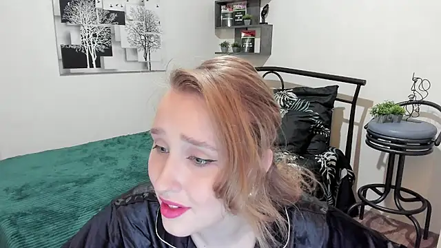 LinaTruly online show from February 2025 08:26:02 PM