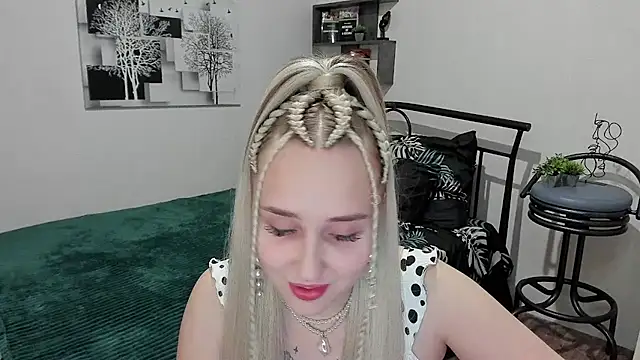 LinaTruly online show from February 2025 08:31:01 PM