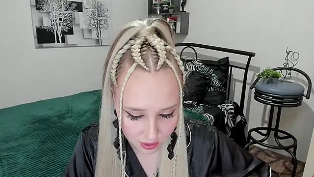 LinaTruly online show from February 2025 09:11:02 PM