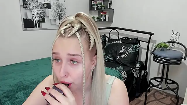 LinaTruly online show from February 2025 08:54:02 PM