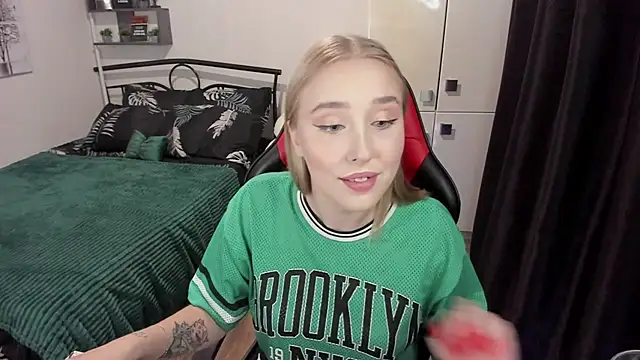 LinaTruly online show from September 2025 09:37:01 PM