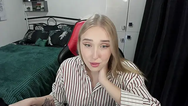 LinaTruly online show from September 2025 08:54:02 PM