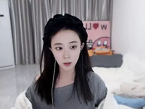 LOLO-yaya online show from December 2024 01:12:01 PM