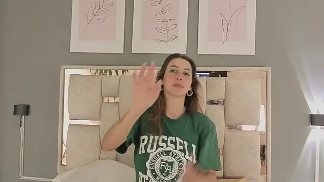 jolie lov online show from November 2025 01:35:02 PM