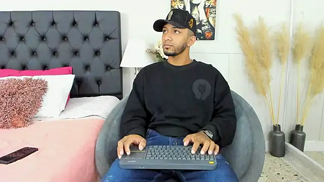 Robin Rief online show from March 2025 03:37:02 AM