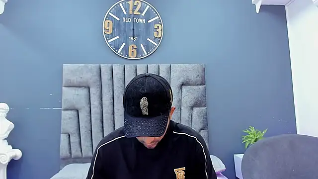 Robin Rief online show from April 2026 07:30:02 PM