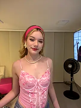 NicoleCut online show from December 2025 10:54:01 AM